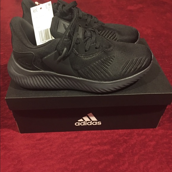 BNWTs in box Adidas women’s (size 6) - Picture 2 of 7